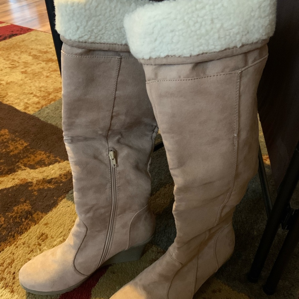 Sz. 8.5 New Taupe Wedge Sherpa Lined Boots